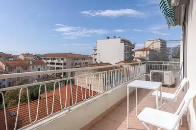 Balcon ou terrasse dans l'établissement Diplomate - 2 chambres, 15mn du Palais, charmant, balcon, clim