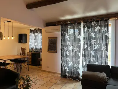 Cuisine ou kitchenette dans l'établissement Maison de famille idéale pour vacances sur la côte d'azur