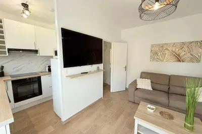 Cuisine ou kitchenette dans l'établissement 06CP - Beautiful T2 super equipped with terrace