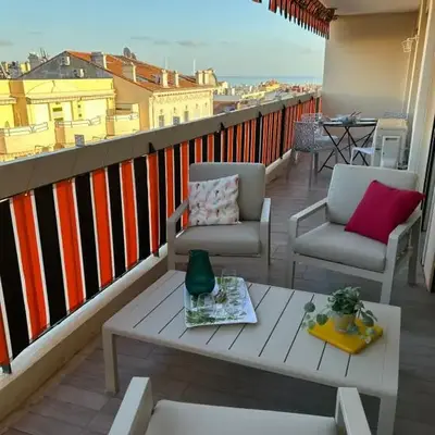L'ESTIVALIERE - Golfe Juan - Confortable T3 vue mer - climatise et garage ferme