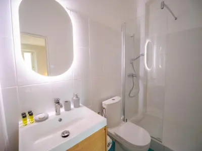 Salle de bains dans l'établissement #202-Heart of Vieil Antibes - Place Nationale-High-End Newly Renovated & Furnished Appartment