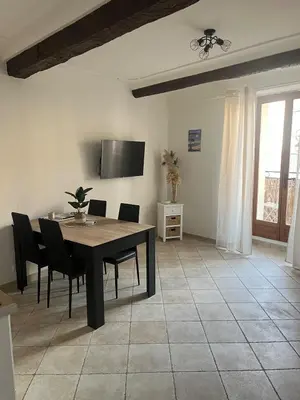 Télévision ou salle de divertissement dans l'établissement 2 rooms, old town