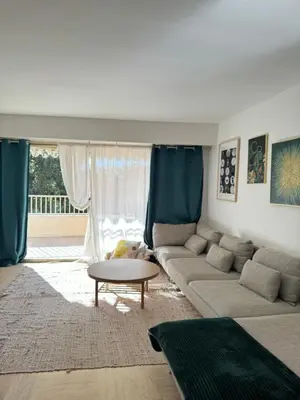 Un ou plusieurs lits dans un hébergement de l'établissement Chic 2 bedroom with Huge Terrace and Pool Cannes