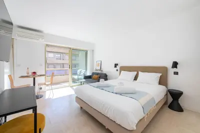 Un ou plusieurs lits dans un hébergement de l'établissement Studio with Terrace 2 Minutes from La Croisette