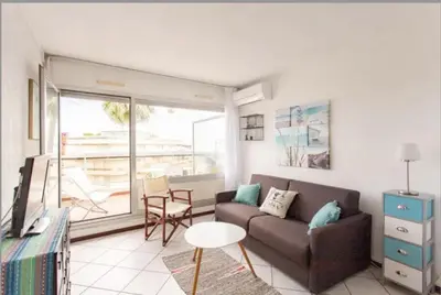 Coin salon dans l'établissement CANELLE- Beau 2p,tout confort, vue mer, piscine
