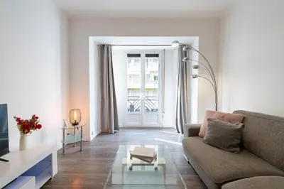 Coin salon dans l'établissement 1-Br Apartment in Cannes Walk to the Beach