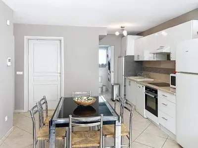 Cuisine ou kitchenette dans l'établissement L'Illette