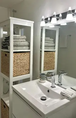 Salle de bains dans l'établissement Superbe Studio plein centre de Juan les pins 500m des plages