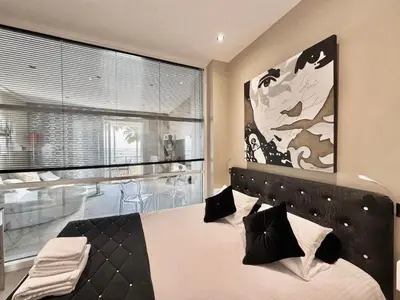 Un ou plusieurs lits dans un hébergement de l'établissement 1-bedroom apartment with balcony and sea view on La Croisette