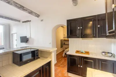 Cuisine ou kitchenette dans l'établissement Charm of Vieil Antibes, quiet 2-4pers