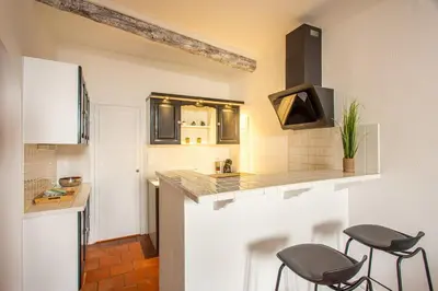 Cuisine ou kitchenette dans l'établissement Charm of Vieil Antibes, quiet 2-4pers