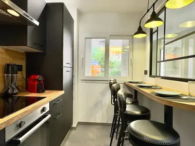 Cuisine ou kitchenette dans l'établissement Cannes Évasion SCLS - Wifi, Clim, Croisette
