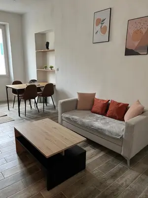 Coin salon dans l'établissement Cozy Apartment Old Antibes