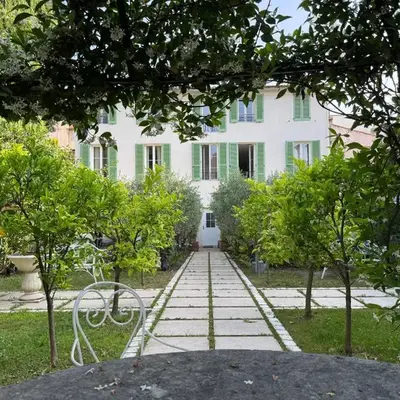 Old town-Exceptional Apartment-in absolute calm
