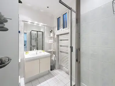 Salle de bains dans l'établissement 1-bedroom apartment with sea view on La Croisette