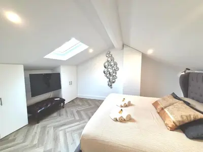 Un ou plusieurs lits dans un hébergement de l'établissement Luxury 3 bed 2 bath flat Cannes Croisette