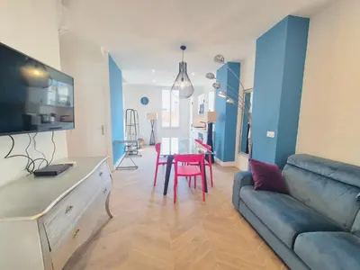 Télévision ou salle de divertissement dans l'établissement Luxury 3 bed 2 bath flat Cannes Croisette