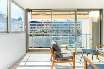 Balcon ou terrasse dans l'établissement Luxurious Apartment with Sea and Carlton View