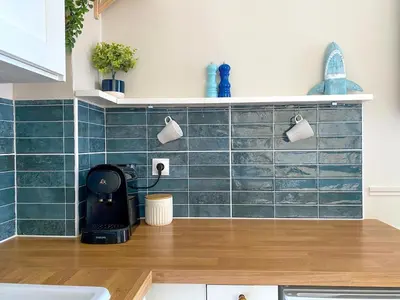 Cuisine ou kitchenette dans l'établissement Charmant 2P avec Balcon, Proche Centre