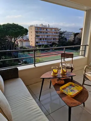 Balcon ou terrasse dans l'établissement Grand 3 chambres quartier Pinède Juan