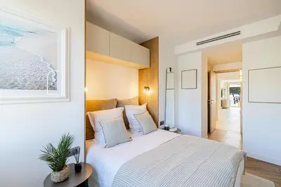 Un ou plusieurs lits dans un hébergement de l'établissement REF 1981 - Cannes sea view apartment Cannes Palm Beach