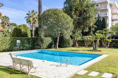Piscine de l'établissement REF 1980 - Cannes palm Beach sea view ou située à proximité