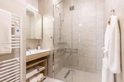 Salle de bains dans l'établissement Zenao Appart'hôtels Villeneuve Loubet