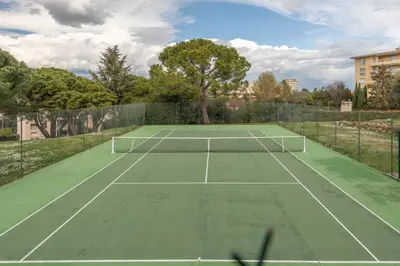 Tennis ou squash au sein de l'appartement ou à proximité