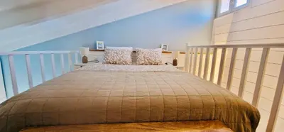 Un ou plusieurs lits dans un hébergement de l'établissement Lovely one bedroom apartment in the old town of Antibes