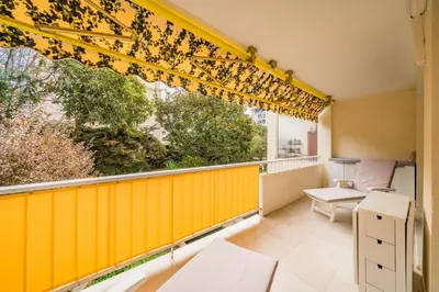 Plan de l'établissement 3 pièces au calme avec terrasses et verdure