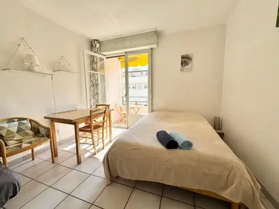 Un ou plusieurs lits dans un hébergement de l'établissement L'helios studio au calme centre et mer