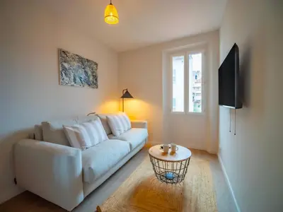 Télévision ou salle de divertissement dans l'établissement #302-Heart of Vieil Antibes - Place Nationale-High-End Newly Renovated & Furnished Appartment