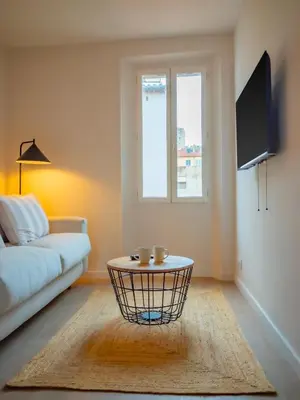 Télévision ou salle de divertissement dans l'établissement #302-Heart of Vieil Antibes - Place Nationale-High-End Newly Renovated & Furnished Appartment