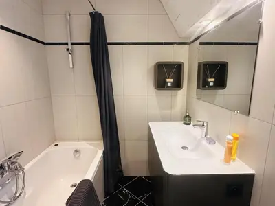 Salle de bains dans l'établissement One bedroom apartment with a sea view right by the Croisette beaches and the center of Cannes. - 2287