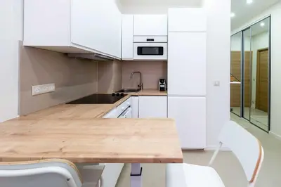 Cuisine ou kitchenette dans l'établissement Modern apartment -1BDR 4P - 300m from the BEACH