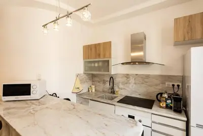 Cuisine ou kitchenette dans l'établissement Casa Blue Azur - Juan Les Pins