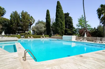 Piscine de l'établissement Apartment with Terrace Pool & Beach Access ou située à proximité