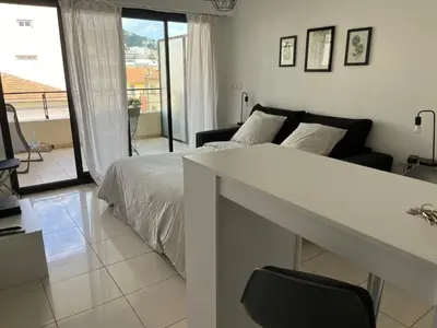 Un ou plusieurs lits dans un hébergement de l'établissement Studio centre Cannes, piscine, climatisation