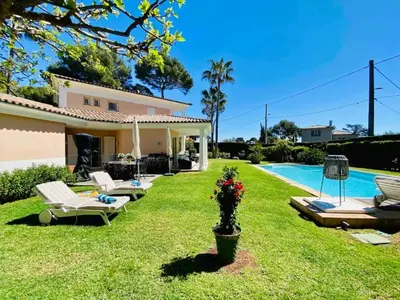 Piscine de l'établissement Villa cap d'antibes ou située à proximité