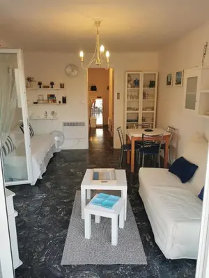 Un ou plusieurs lits dans un hébergement de l'établissement Juan-les-Pins, superbe studio vue mer grande Terrace cuisine séparée