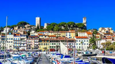 Vue générale sur Cannes ou vue de la ville depuis l'appartement