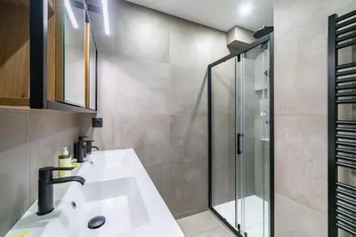 Salle de bains dans l'établissement Cannes centre derrière le Martinez