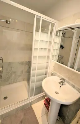 Salle de bains dans l'établissement Ref HORTENSE by Palmes d Or Properties