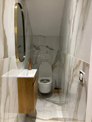 Salle de bains dans l'établissement CANNES Maison Design 
