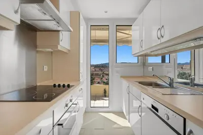 Cuisine ou kitchenette dans l'établissement REF 1996 Cannes Croisette - Sea view apartment for rent