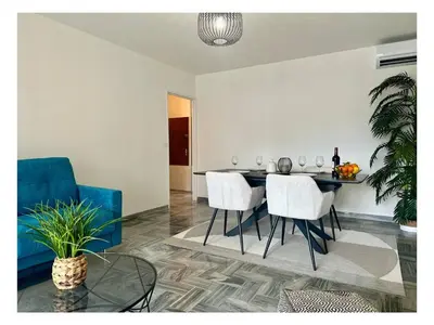 Coin salon dans l'établissement Appartement rénové à Juan les Pins avec parking - FR-1-252-198