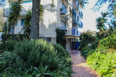 Jardin de l'établissement CHENES Lumineux Vue Mer Clim Confort Terrasses Parking