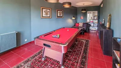Billard dans l'établissement Villa 4 BR with pool, 5 minutes Cannes