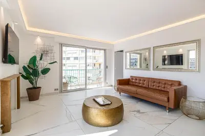 Télévision ou salle de divertissement dans l'établissement Modern apartment - 3BR- 6P - Croisette Plage