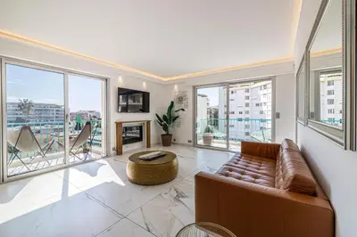 Coin salon dans l'établissement Modern apartment - 3BR- 6P - Croisette Plage